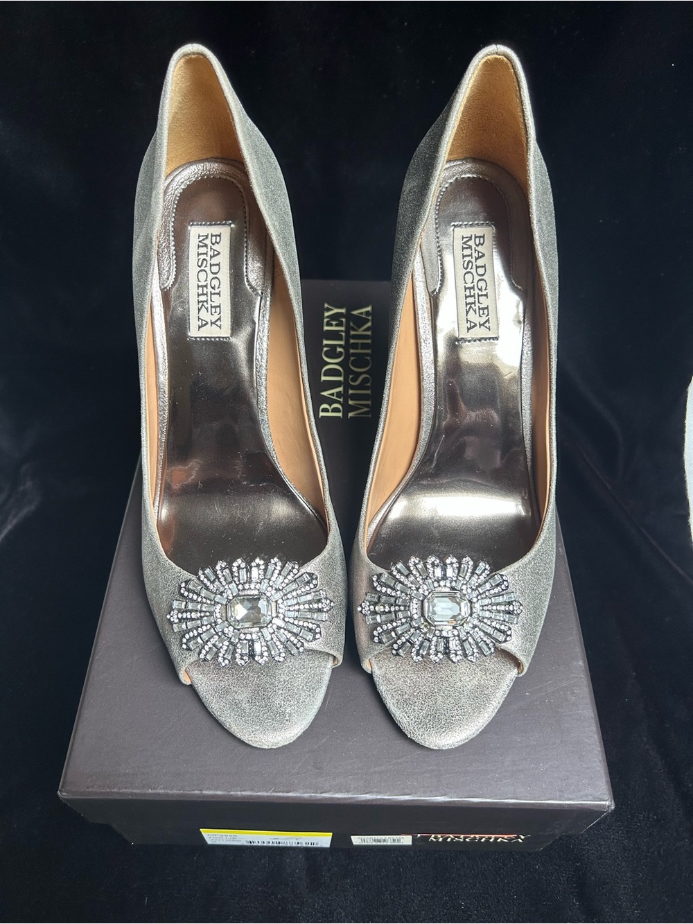 BADGLEY MISCHKA HOLLIE CRYSTAL PUMPS GUNMETAL SIZE 8 MP2826